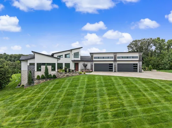 32571 Westwood Ln, Adel, IA 50003