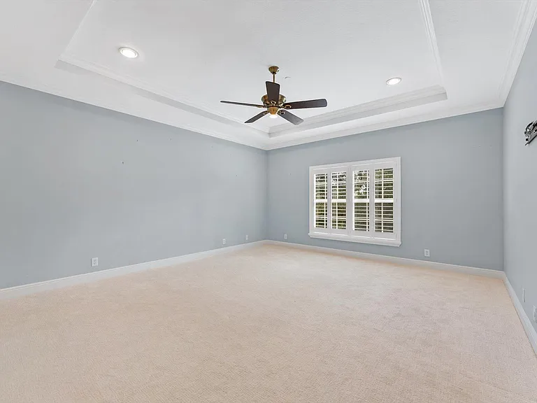604 NE Francesca Ln — Photo 17