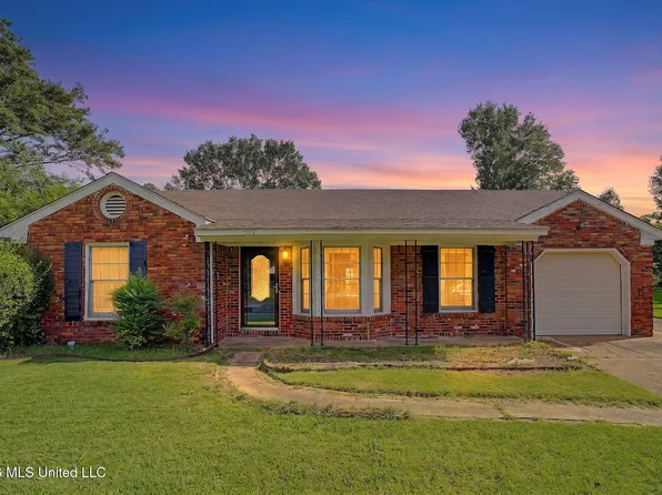 2118 Cedarcrest Dr N, Southaven, MS 38671