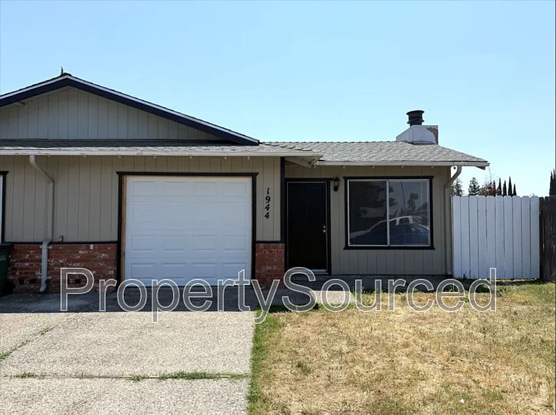 2 bed, 1.5 bath, 1031 sqft, $1,750 — Photo 2