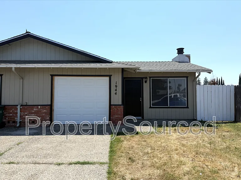 1944 Hickock Ct — Photo 2