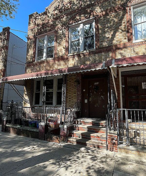 2nd image of 584 Bradford St