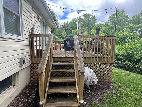 4th image of 813 W 109th Ter