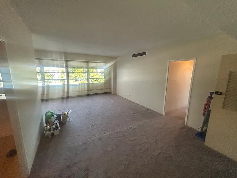 333 W Meyer Blvd — Photo 6