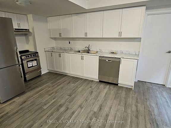 5th image of 24 Ludlow Dr