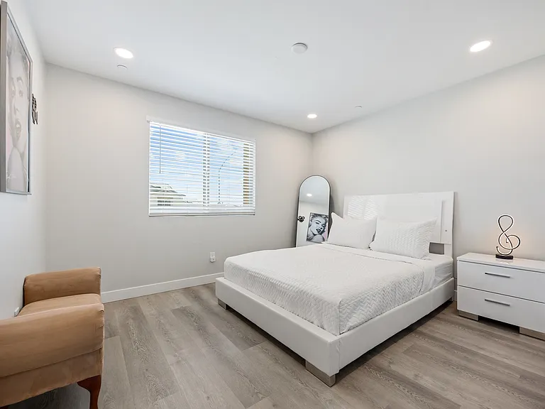 Bedroom 4 features a Queen-sized Bed.