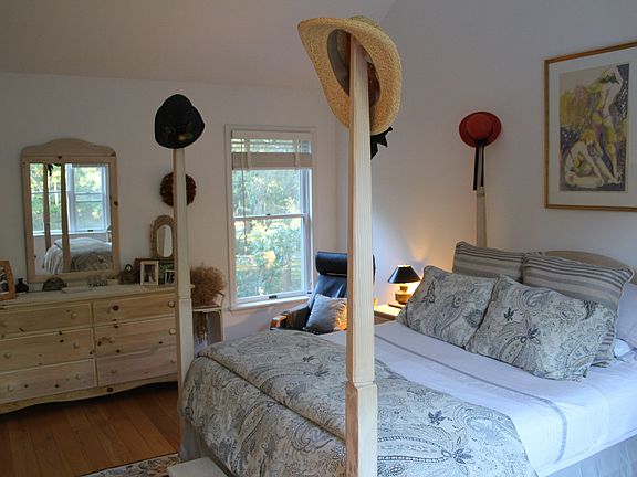 4th image of 29 Rolling Woods Ct