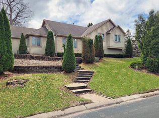 2226 Whispering Trl, Eagan, MN 55122