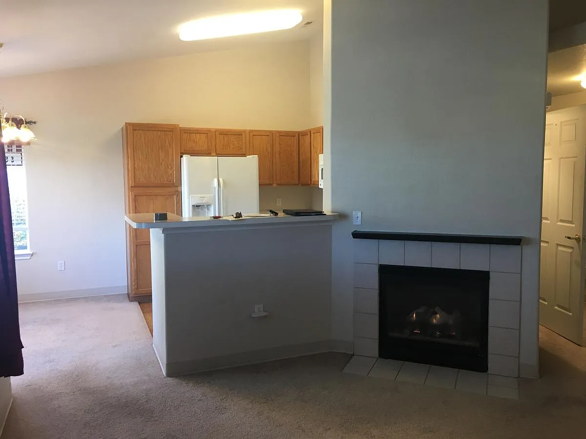 2 bed, 1084 sqft, $1,650 — Photo 3