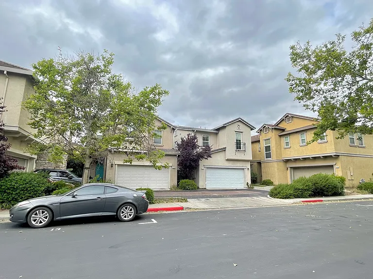 5224 Vesta Cir — Photo 1
