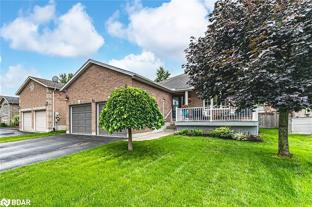 95 Crompton Dr photo 1