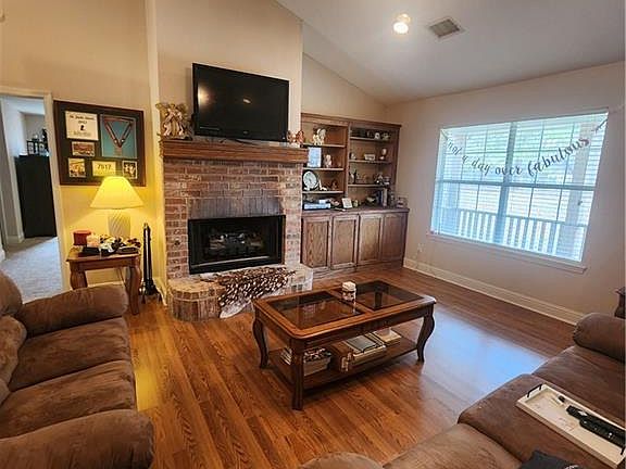 3rd image of 290 Northwood Ln