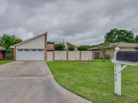 3rd image of 4109 Meadowwood Dr