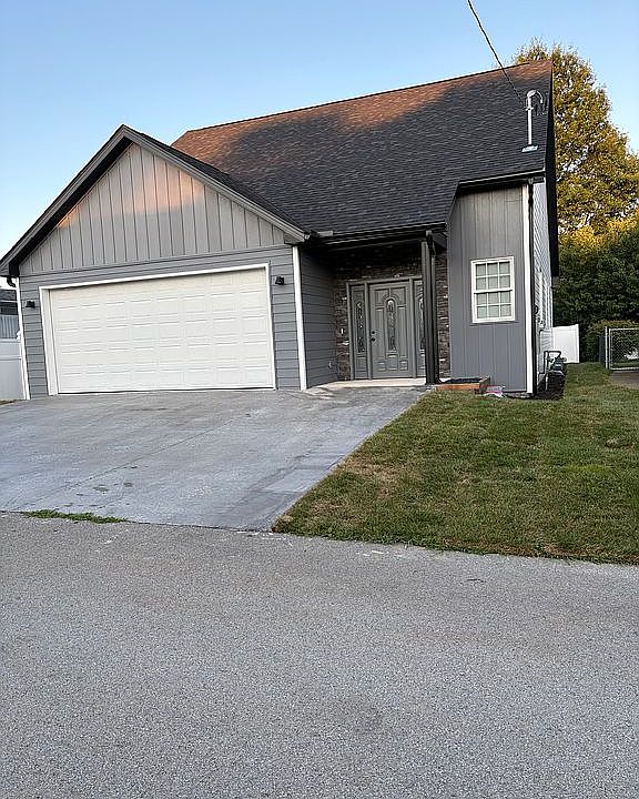1st image of 403 Corona Dr