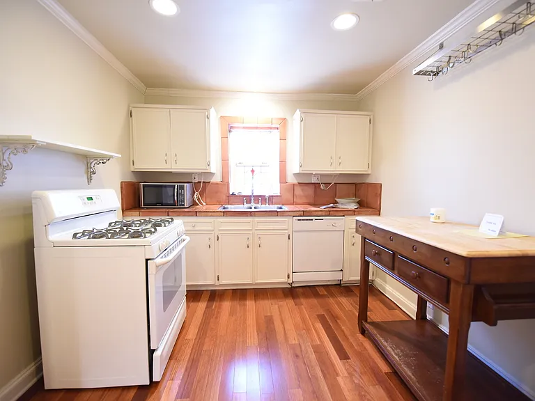 9015 San Leandro Dr — Photo 11