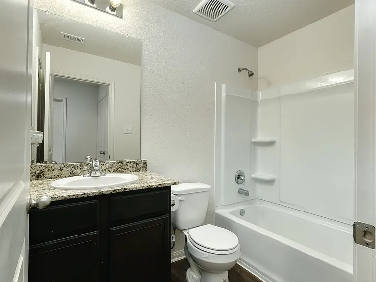 5033 Cressler Ln — Photo 6