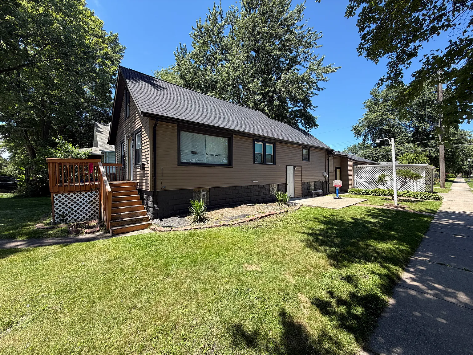 3 bed, 1500 sqft, $2,000 — Photo 2