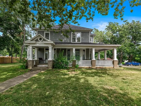 912 N Main St N, Carrollton, MO 64633