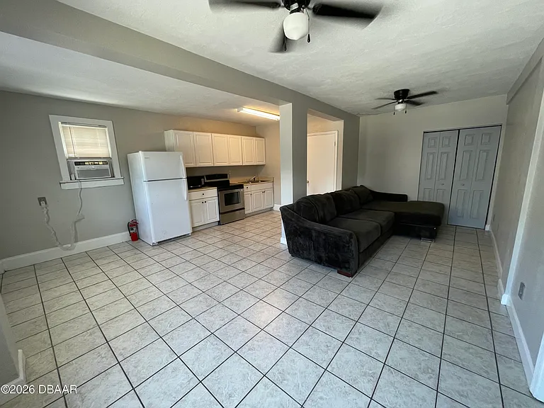 411 N Oleander Ave #3 — Photo 5