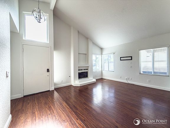 3rd image of 438 Sobre Colinas Pl