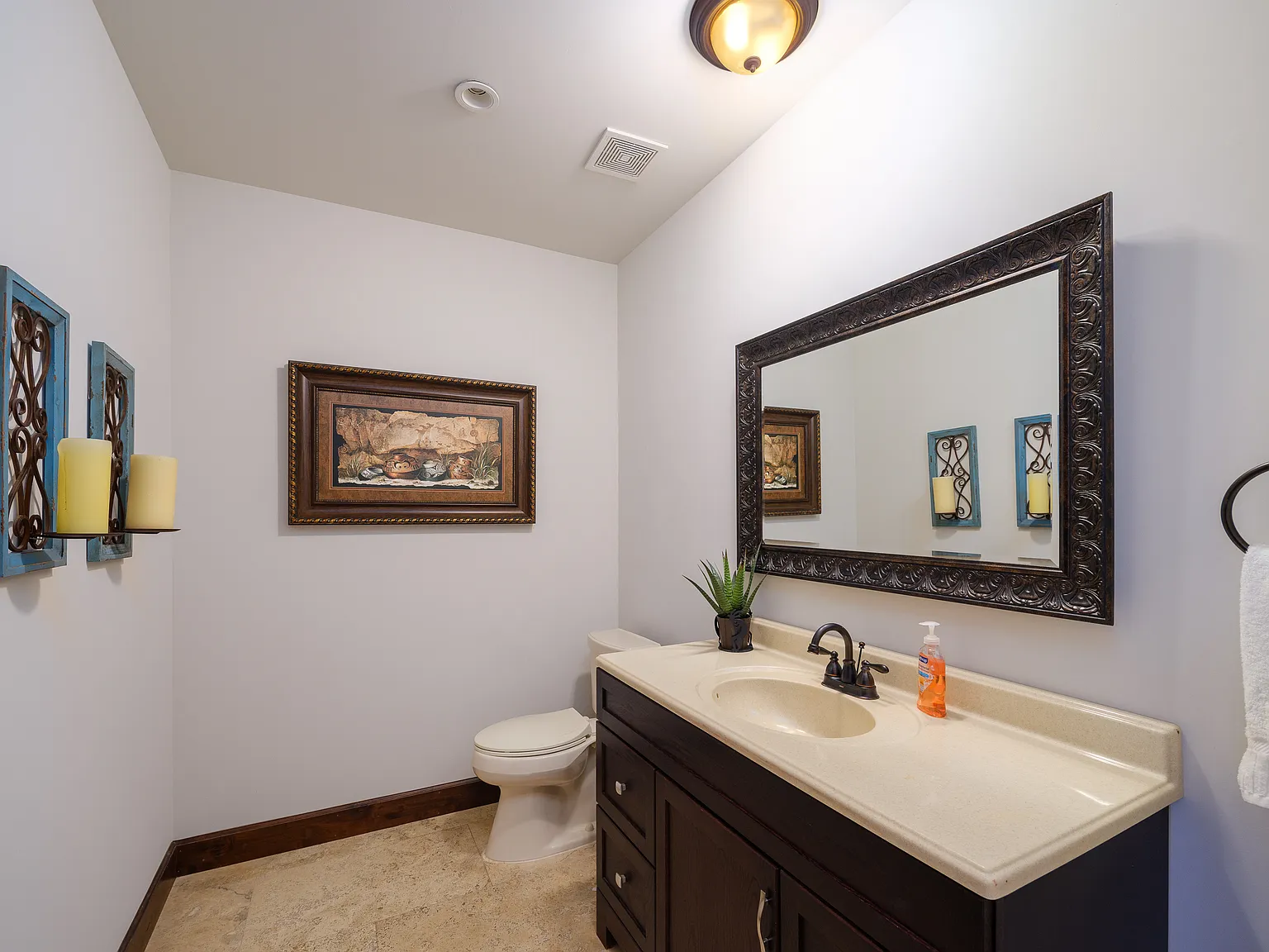 4 bed, 4.5 bath, 5061 sqft, $8,940 — Photo 3