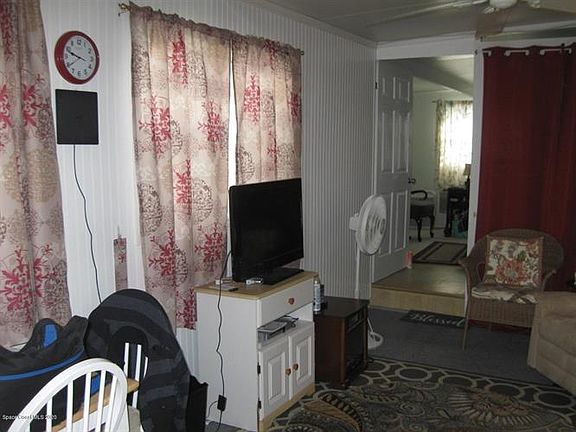 4th image of 127 Blue Lake Pl