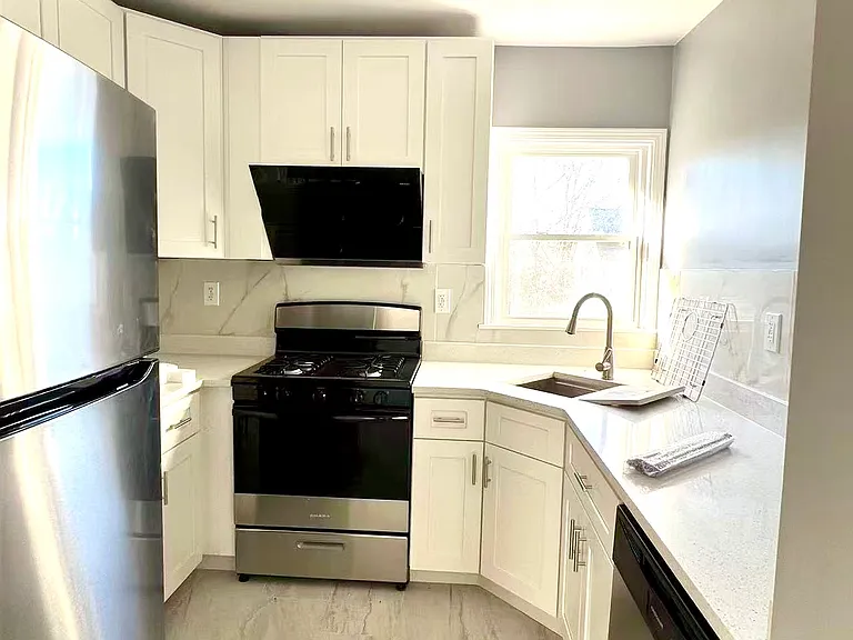 2315 E 101st St #2 — Photo 3