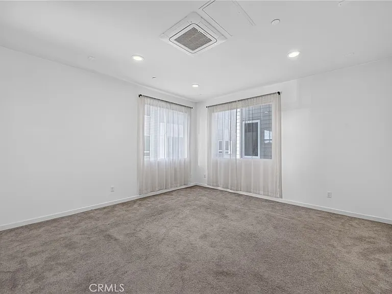 821 Brickyard Ln — Photo 25