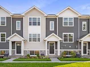 1447 Oakfield Ln, Pingree Grove, IL 60140