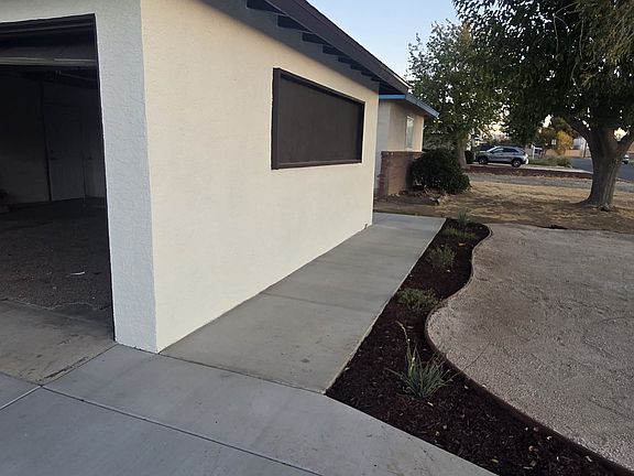5th image of 43740 Heaton Ave