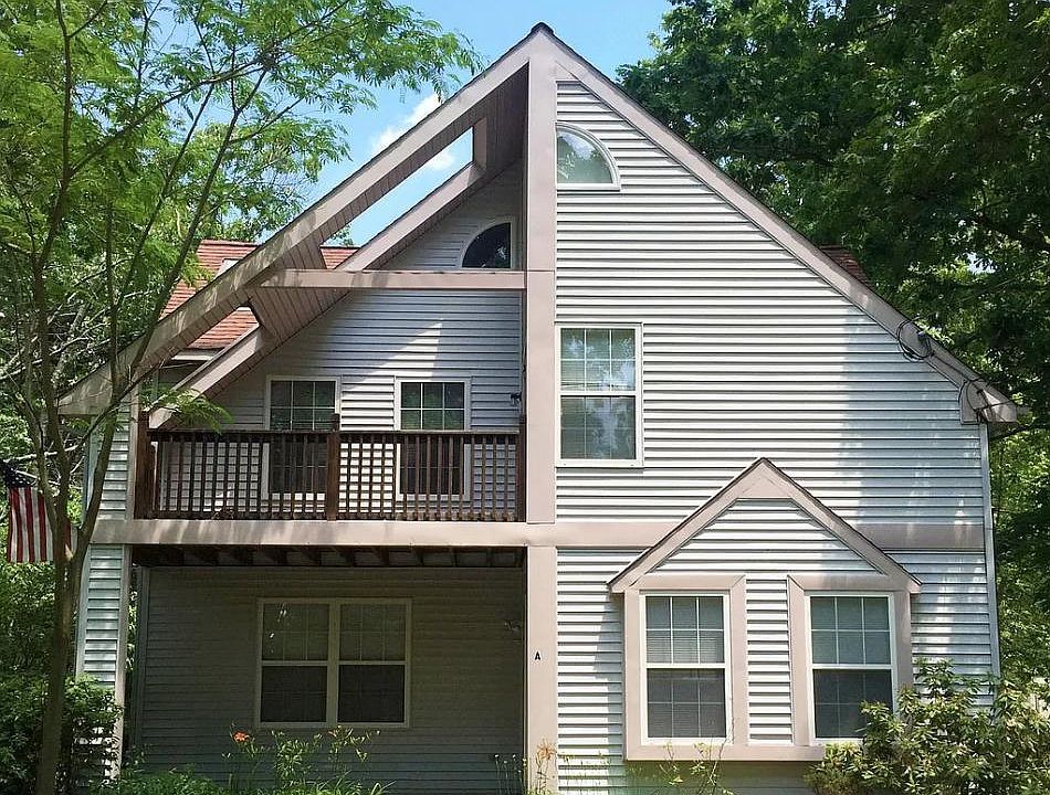 Upstairs/downstairs unit