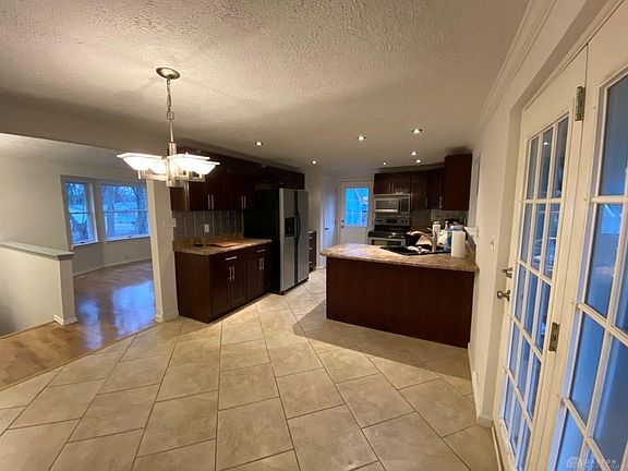 3rd image of 50 Granite Dr