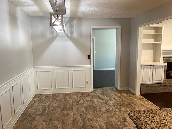 4th image of 2641 Hoelscher Ln