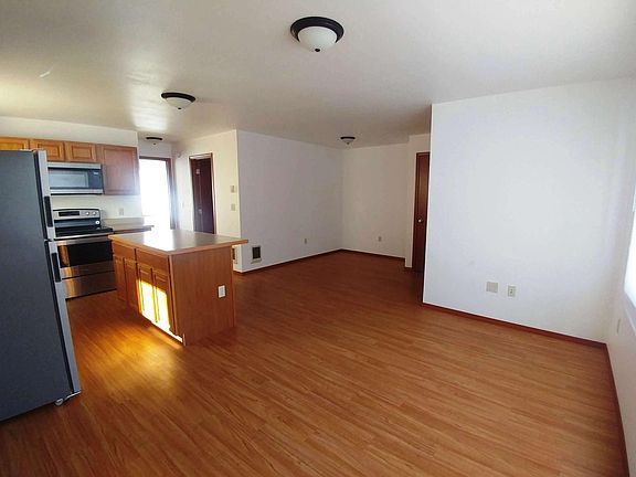 5th image of 903 11th St E Unit H3