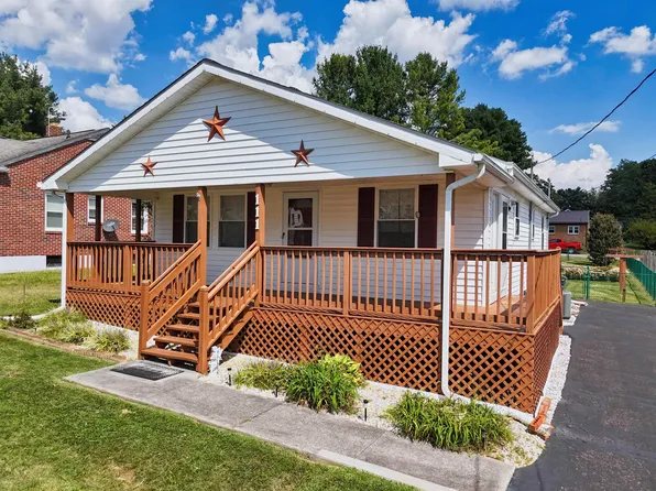 111 Hagan St NE, Christiansburg, VA 24073