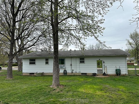3rd image of 410 E Peters Ave