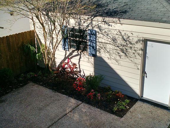 4th image of 2 Courtyard Cir