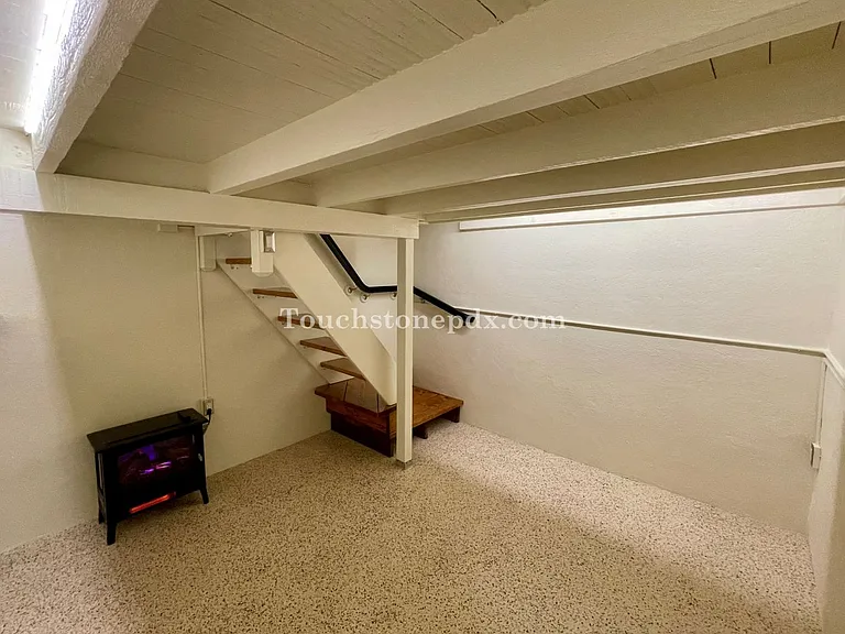 2225 NW Wilson St — Photo 9