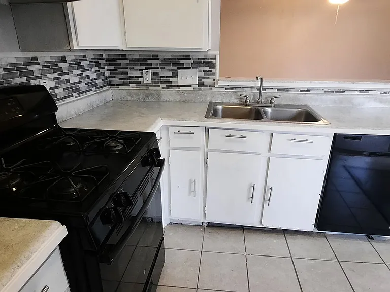 823 Taulbee Ln #B — Photo 6