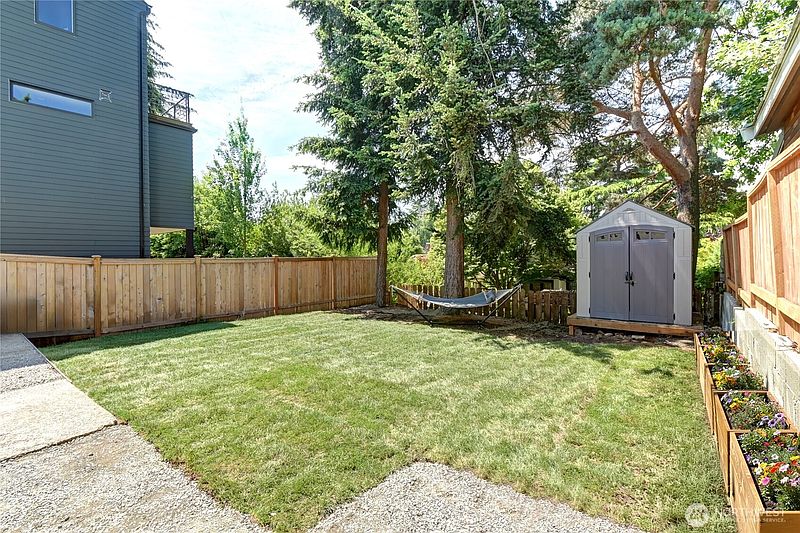 3rd image of 7043 17 Avenue NW