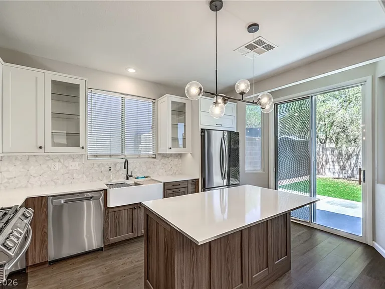 10650 Streamside Ave — Photo 1