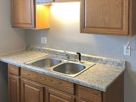 2nd image of 57 Pointview Ave APT D