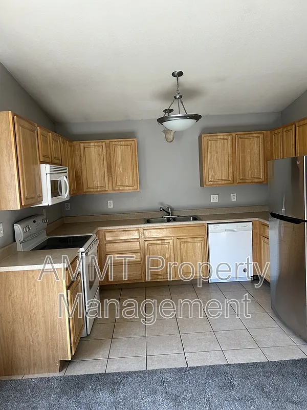 4 bed, 2.0 bath, $2,100 — Photo 2