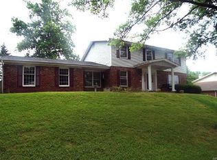 431 Glan Tai Dr, Ballwin, MO 63011