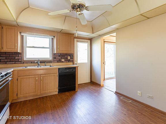 4th image of 812 Merrill Ln