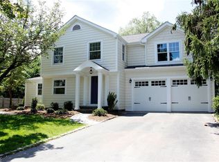 8 Owings Stone Rd, Barrington, RI 02806