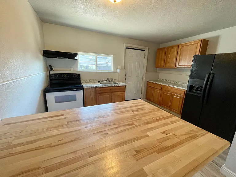 944 E 21st St #3 — Photo 3