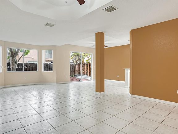 4th image of 11338 NW 72nd Ln