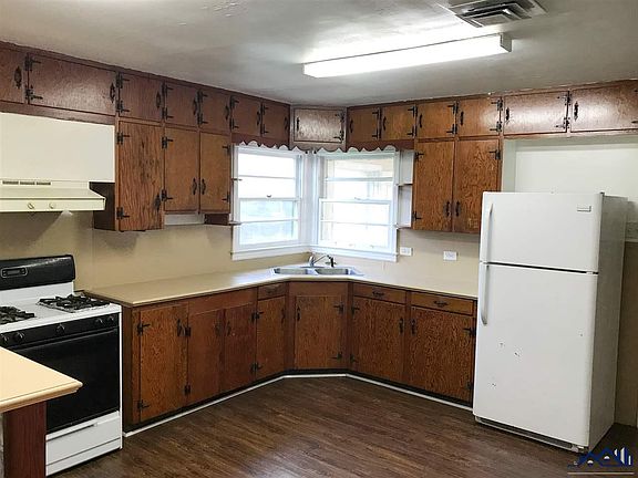 3rd image of 1400 Buron St