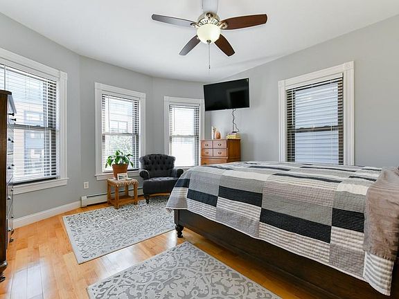 5th image of 211 W 2nd St #2